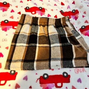 Chic Plaid Skirt in Brown and Black